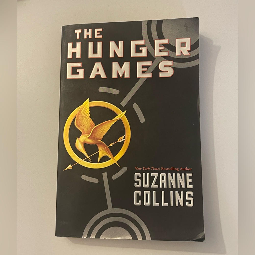 The Hunger Games by Suzanne Collins - Black and Gold Edition